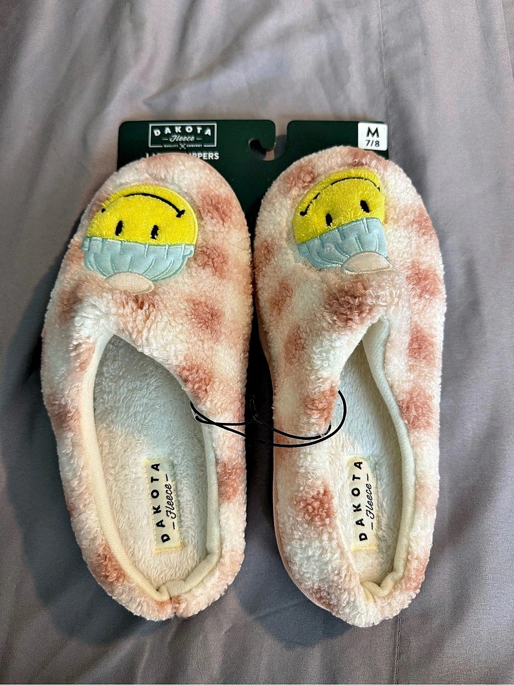 Dakota Plush Smiley Slippers in Pink & Cream US Size 7-8 Medium NWT